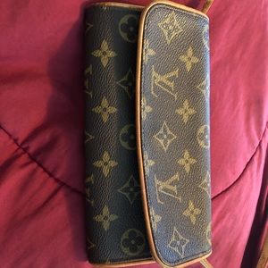 Authentic Louis Vuitton Pochette Twin Crossbody